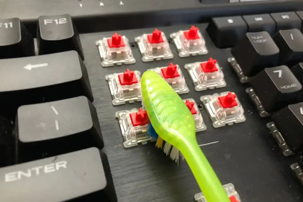 how to clean a mechanical keyboard